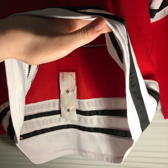 Chicago Blackhawks Toews Jersey - Picture 7 of 10